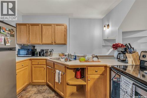 2231 Quebec Street, Regina, SK - Indoor Photo Showing Kitchen With Double Sink