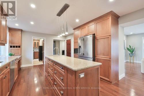 4240 Dunvegan Road, Burlington, ON - Indoor Photo Showing Kitchen With Upgraded Kitchen
