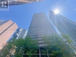 1710 - 37 GROSVENOR STREET  Toronto, ON M4Y 3G5