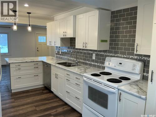 2309 Herman Avenue, Saskatoon, SK - Indoor Photo Showing Kitchen With Double Sink