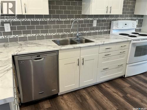 2309 Herman Avenue, Saskatoon, SK - Indoor Photo Showing Kitchen With Double Sink