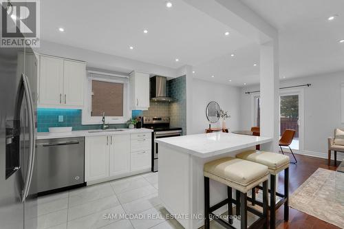 5487 Cosmic Crescent, Mississauga, ON - Indoor Photo Showing Kitchen With Upgraded Kitchen