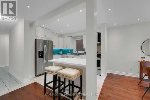 5487 Cosmic Crescent, Mississauga, ON - Indoor Photo Showing Kitchen