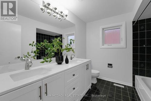 5487 Cosmic Crescent, Mississauga, ON - Indoor Photo Showing Bathroom