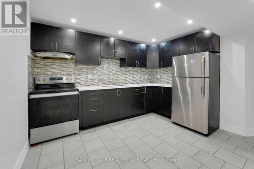 5487 Cosmic Crescent, Mississauga, ON - Indoor Photo Showing Kitchen With Upgraded Kitchen