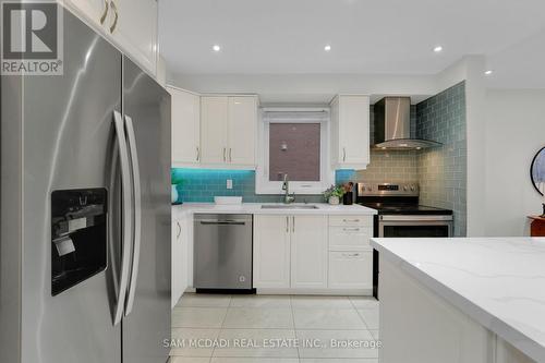 5487 Cosmic Crescent, Mississauga, ON - Indoor Photo Showing Kitchen With Stainless Steel Kitchen