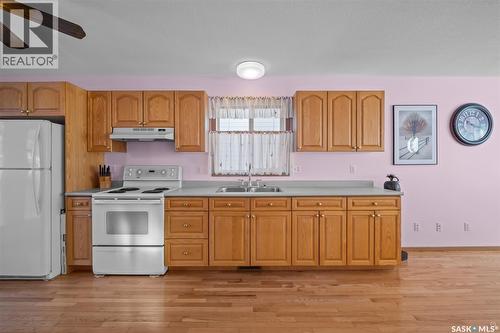 342 Bernard Bay, Prince Albert, SK - Indoor Photo Showing Kitchen With Double Sink