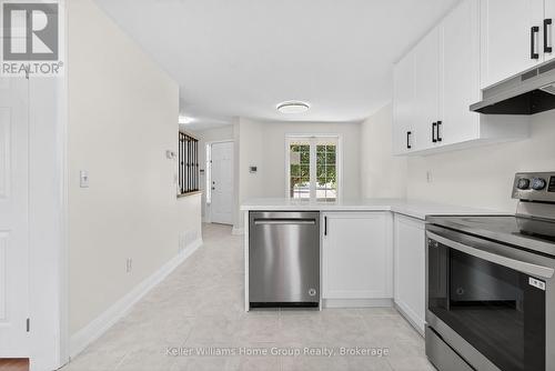 238 Briarmeadow Drive, Kitchener, ON - Indoor Photo Showing Kitchen