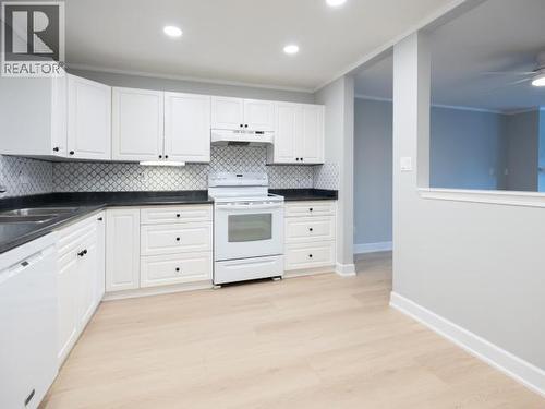 202-4685 Joyce Ave, Powell River, BC - Indoor Photo Showing Kitchen