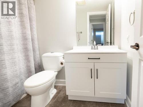 202-4685 Joyce Ave, Powell River, BC - Indoor Photo Showing Bathroom