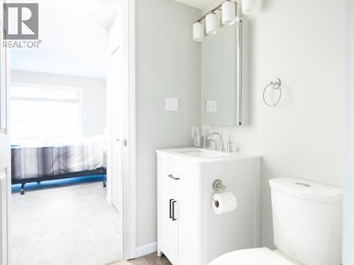 202-4685 Joyce Ave, Powell River, BC - Indoor Photo Showing Bathroom