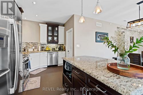 5767 Osprey Avenue, Niagara Falls (Forestview), ON - Indoor Photo Showing Kitchen With Stainless Steel Kitchen With Upgraded Kitchen