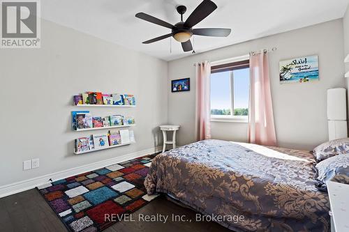 5767 Osprey Avenue, Niagara Falls (Forestview), ON - Indoor Photo Showing Bedroom