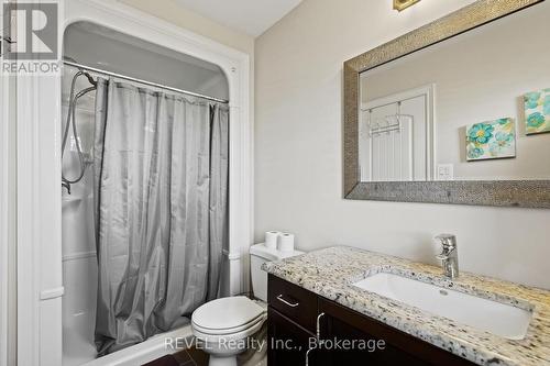 5767 Osprey Avenue, Niagara Falls (Forestview), ON - Indoor Photo Showing Bathroom