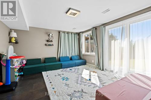 5767 Osprey Avenue, Niagara Falls (Forestview), ON - Indoor Photo Showing Bedroom