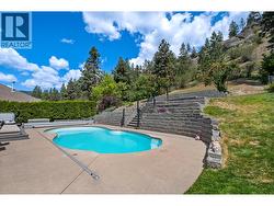 Large backyard that backs onto Vineyard View Park - 
