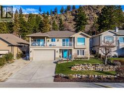 Beautifully landscaped front yard with rock wall detail... A+ curb appeal - 
