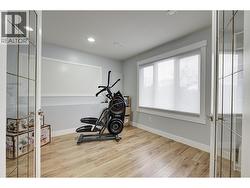 Den that could be utilized as an office/gym or bedroom - 