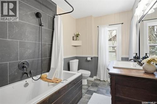 201 28Th Street W, Saskatoon, SK - Indoor Photo Showing Bathroom