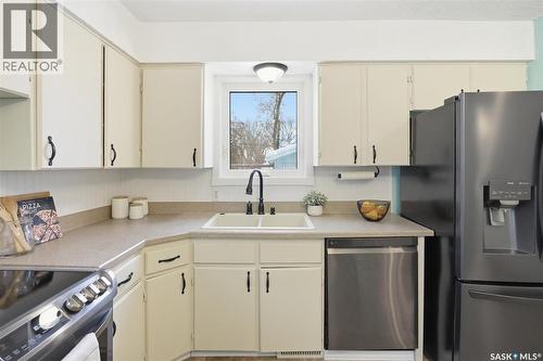 201 28Th Street W, Saskatoon, SK - Indoor Photo Showing Kitchen