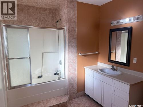 310 Bounty Street, Conquest, SK - Indoor Photo Showing Bathroom
