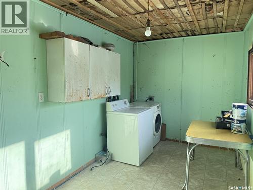 310 Bounty Street, Conquest, SK - Indoor Photo Showing Laundry Room