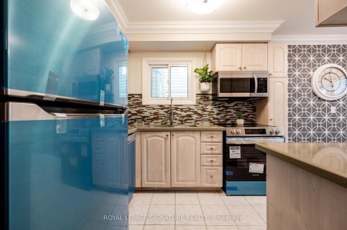 3376 Nighthawk Trail, Mississauga, ON - Indoor Photo Showing Kitchen