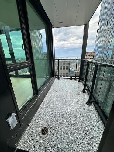 Balcony - 3701-1245 Rue De Bleury, Montréal (Ville-Marie), QC -  With Exterior
