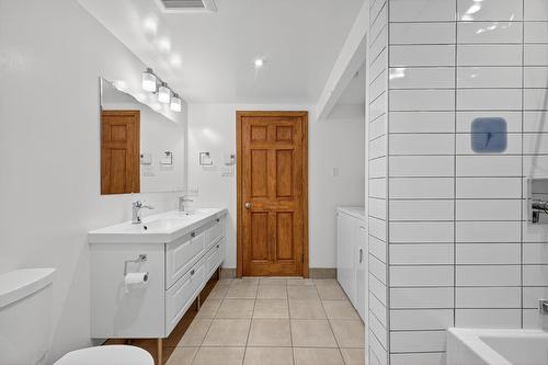 Bathroom - 3526 Av. Coloniale, Montréal (Le Plateau-Mont-Royal), QC - Indoor Photo Showing Bathroom