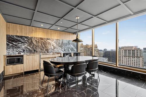Common room - 401-2060 Rue Peel, Montréal (Ville-Marie), QC - Indoor Photo Showing Dining Room