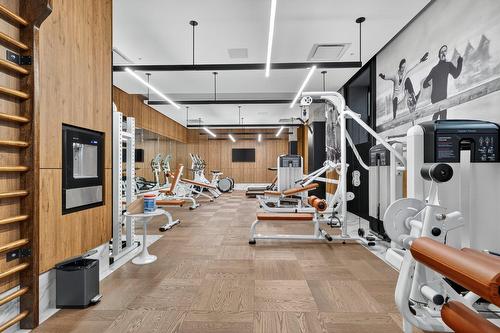 Exercise room - 401-2060 Rue Peel, Montréal (Ville-Marie), QC - Indoor Photo Showing Gym Room