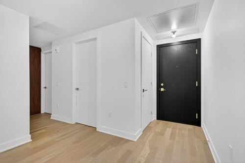 Hall - 401-2060 Rue Peel, Montréal (Ville-Marie), QC - Indoor Photo Showing Other Room