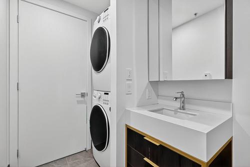 Laundry room - 401-2060 Rue Peel, Montréal (Ville-Marie), QC - Indoor Photo Showing Laundry Room