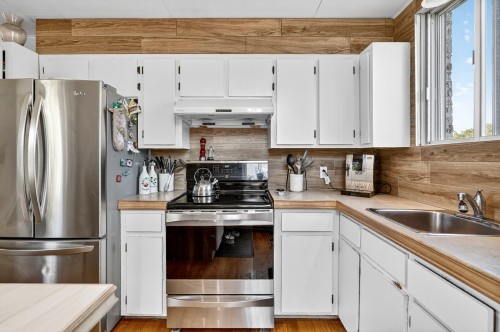 Kitchen - 17  - 19 Av. Legrand, Laval (Laval-Des-Rapides), QC - Indoor Photo Showing Kitchen