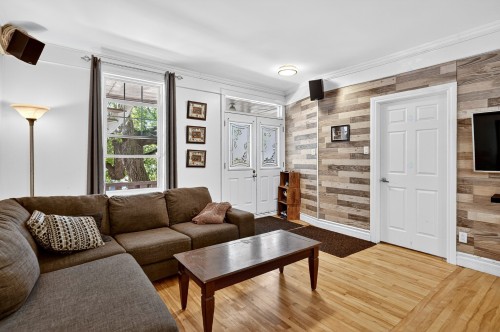 Living room - 17  - 19 Av. Legrand, Laval (Laval-Des-Rapides), QC - Indoor Photo Showing Living Room