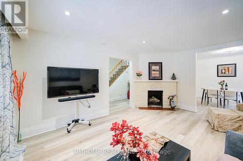 222 Richmond Street, Richmond Hill, ON - Indoor Photo Showing Living Room With Fireplace
