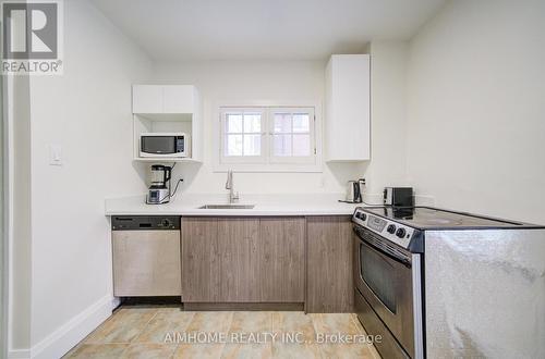 222 Richmond Street, Richmond Hill, ON - Indoor Photo Showing Kitchen