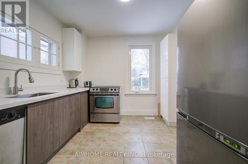 222 Richmond Street, Richmond Hill, ON - Indoor Photo Showing Kitchen