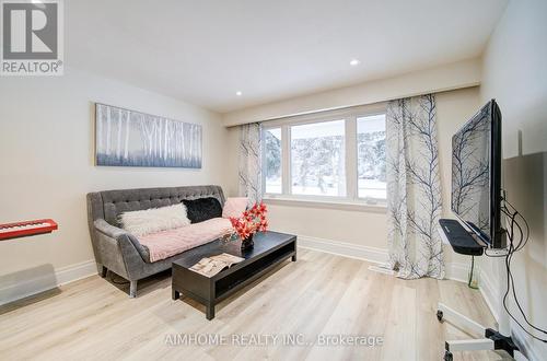 222 Richmond Street, Richmond Hill, ON - Indoor