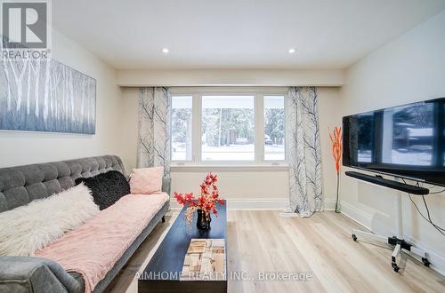 222 Richmond Street, Richmond Hill, ON - Indoor