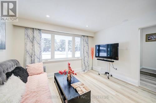 222 Richmond Street, Richmond Hill, ON - Indoor