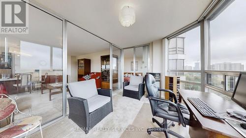 909 - 330 Mill Street S, Brampton, ON - Indoor