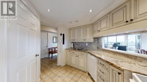 909 - 330 Mill Street S, Brampton, ON - Indoor Photo Showing Kitchen