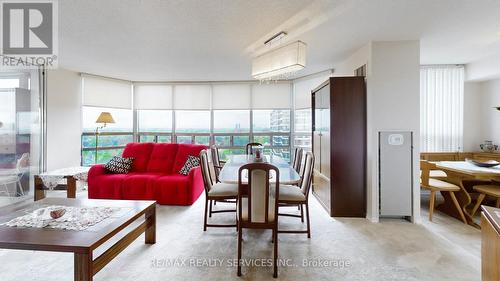 909 - 330 Mill Street S, Brampton, ON - Indoor Photo Showing Living Room