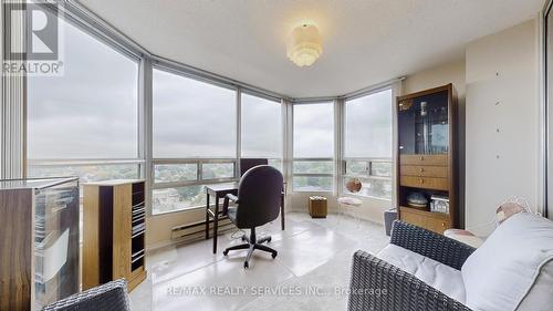 909 - 330 Mill Street S, Brampton, ON - Indoor