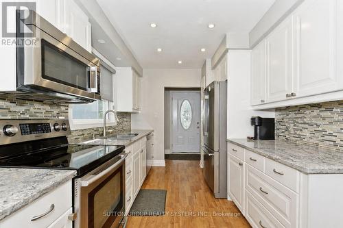 Kitchen - 1535 Thetford Court, Mississauga, ON - Indoor Photo Showing Kitchen With Upgraded Kitchen