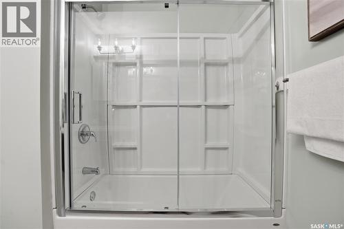 67 Hatton Crescent, Regina, SK - Indoor Photo Showing Bathroom