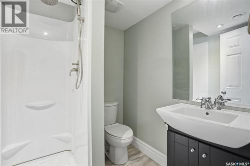 67 Hatton Crescent, Regina, SK - Indoor Photo Showing Bathroom