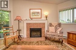 7 5156 Cordova Bay Rd  Saanich, BC V8Y 2X5