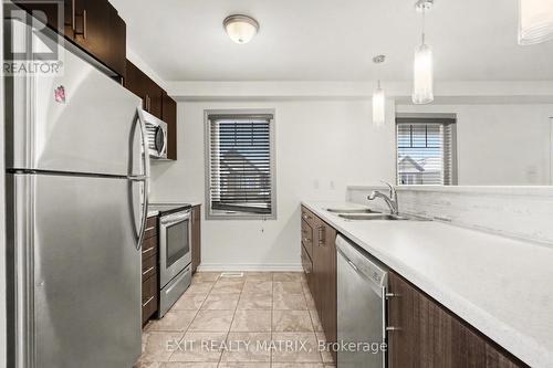 370 Willow Aster Circle, Ottawa, ON - Indoor Photo Showing Kitchen With Double Sink